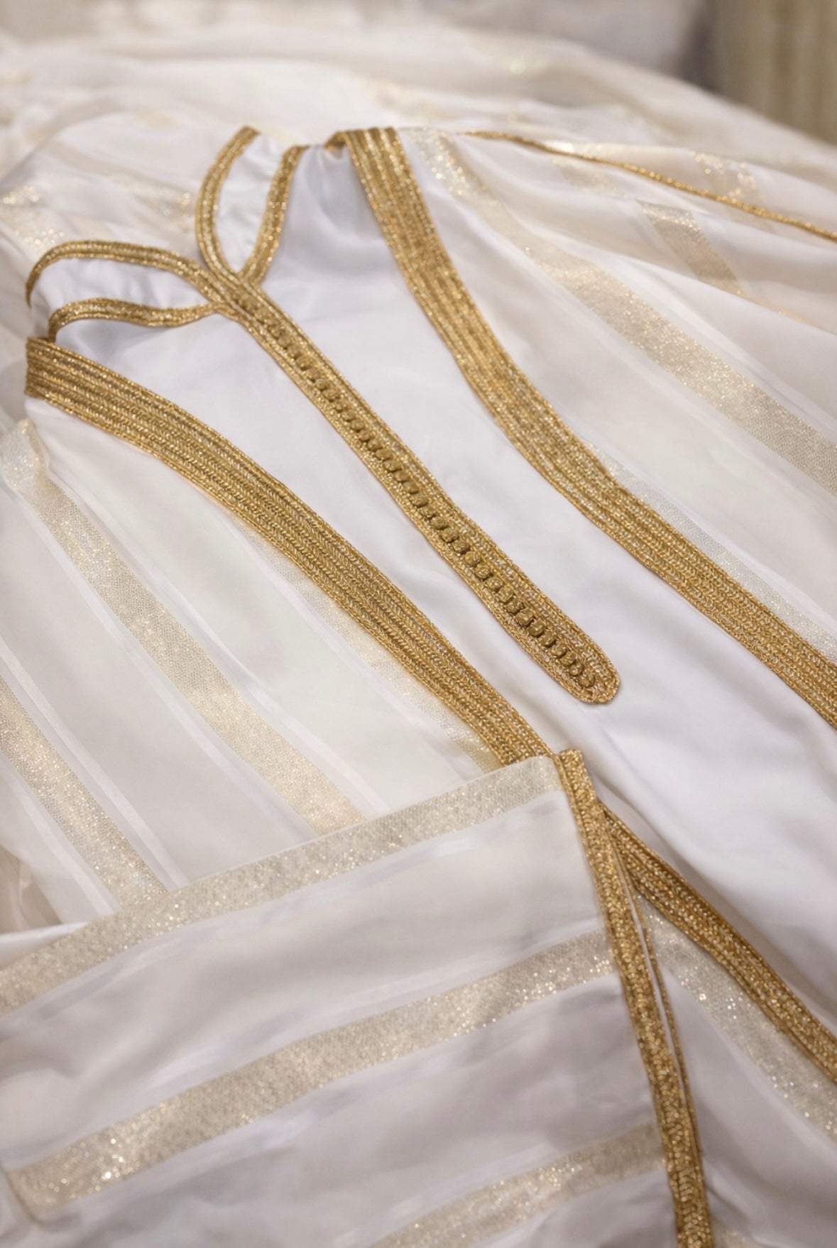 Abaya blanc et doré