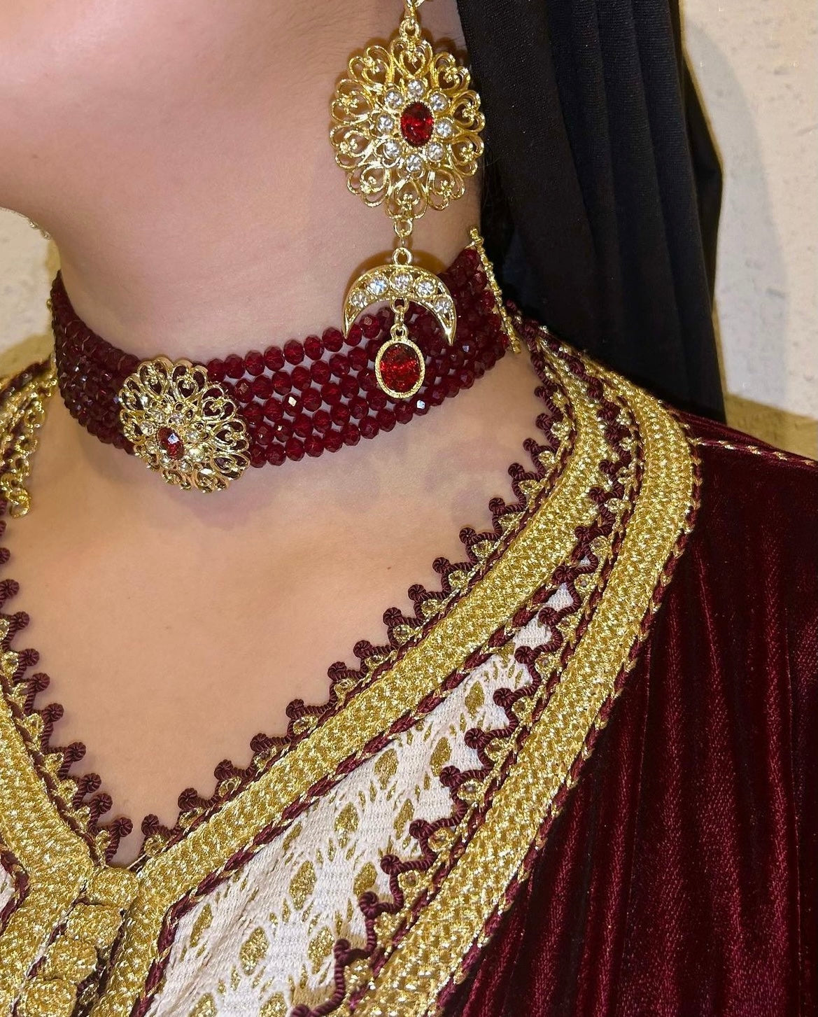 Parure collier et boucles rouge bordeaux