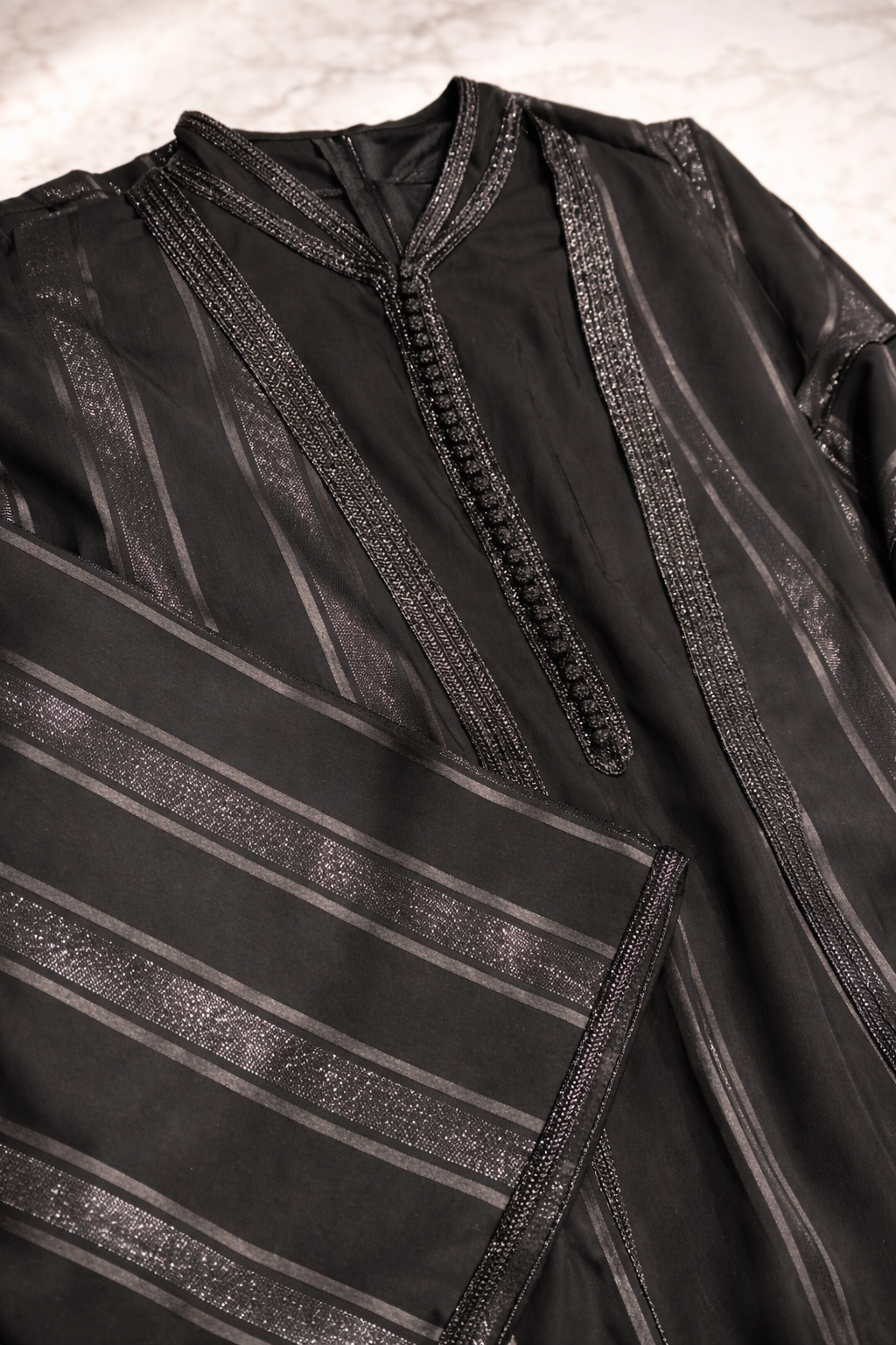 Abaya Deux Pièces – Élégance Artisanale Noir Intense