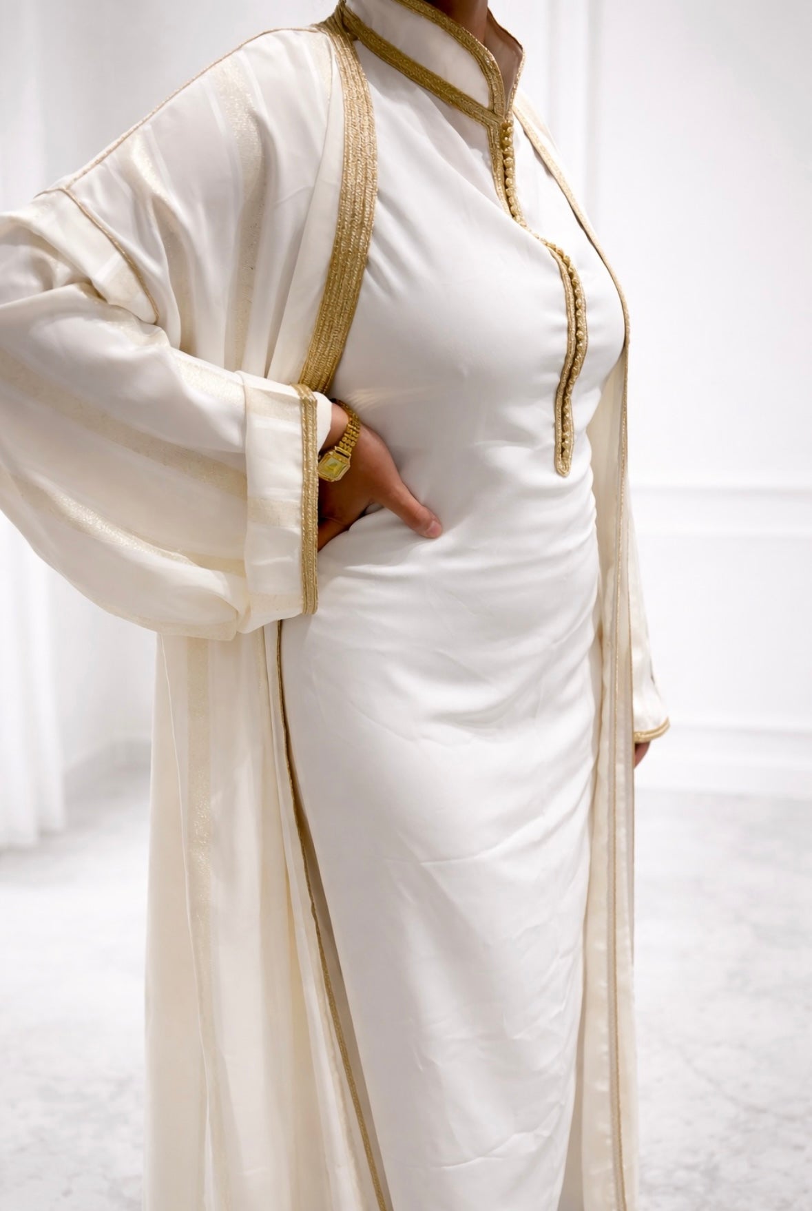 Abaya blanc et doré