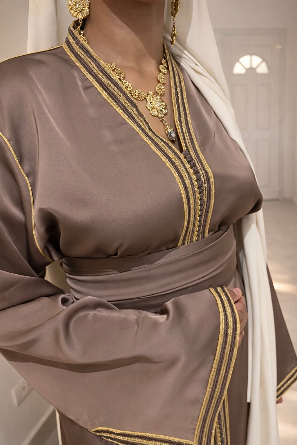 Caftan Satin Taupe & Or